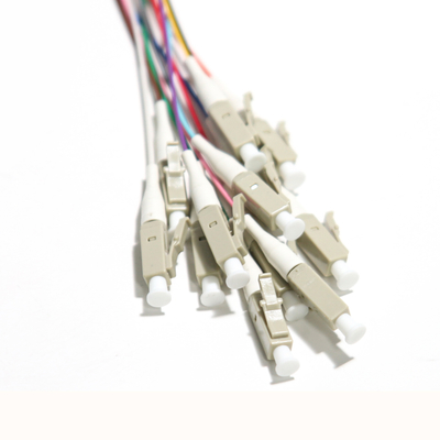 Blauwe LC UPC 12 Core Ribbon Fiber Pigtails Grijze poort 0,9 mm Gigabit Ethernet Snelheden 1,5 m-3 m