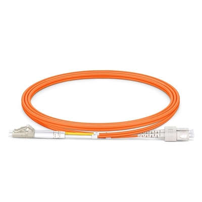 Vloeibare verbinding met simplex plastic glasvezelkabel met FC ST LC SC-connectoren voor telecom- en ethernetnetwerken