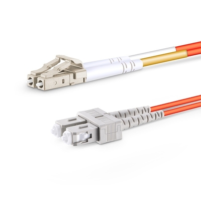 Vloeibare verbinding met simplex plastic glasvezelkabel met FC ST LC SC-connectoren voor telecom- en ethernetnetwerken