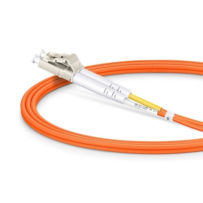 Vloeibare verbinding met simplex plastic glasvezelkabel met FC ST LC SC-connectoren voor telecom- en ethernetnetwerken